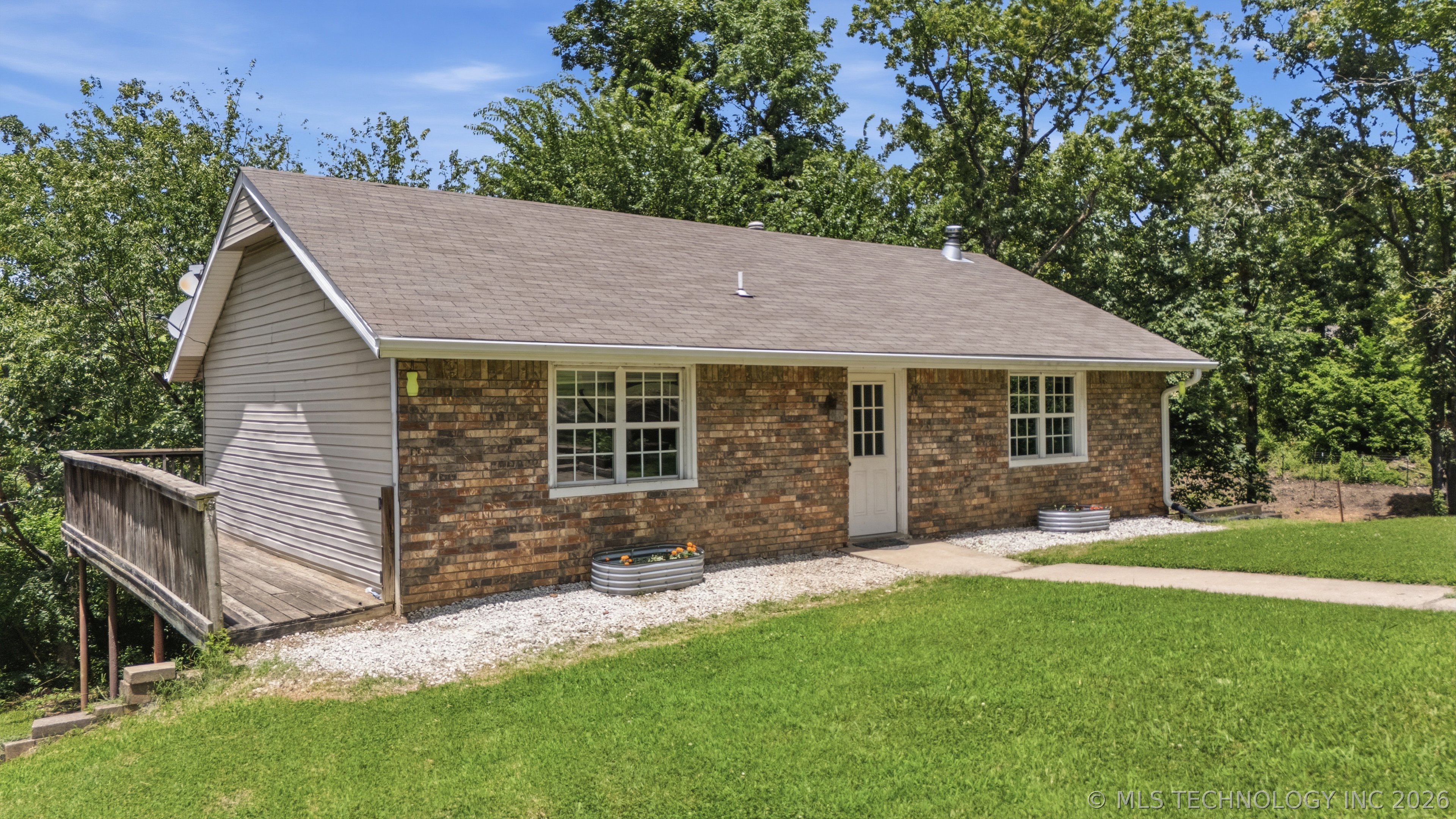13685 E Crestview Drive Property Photo 3