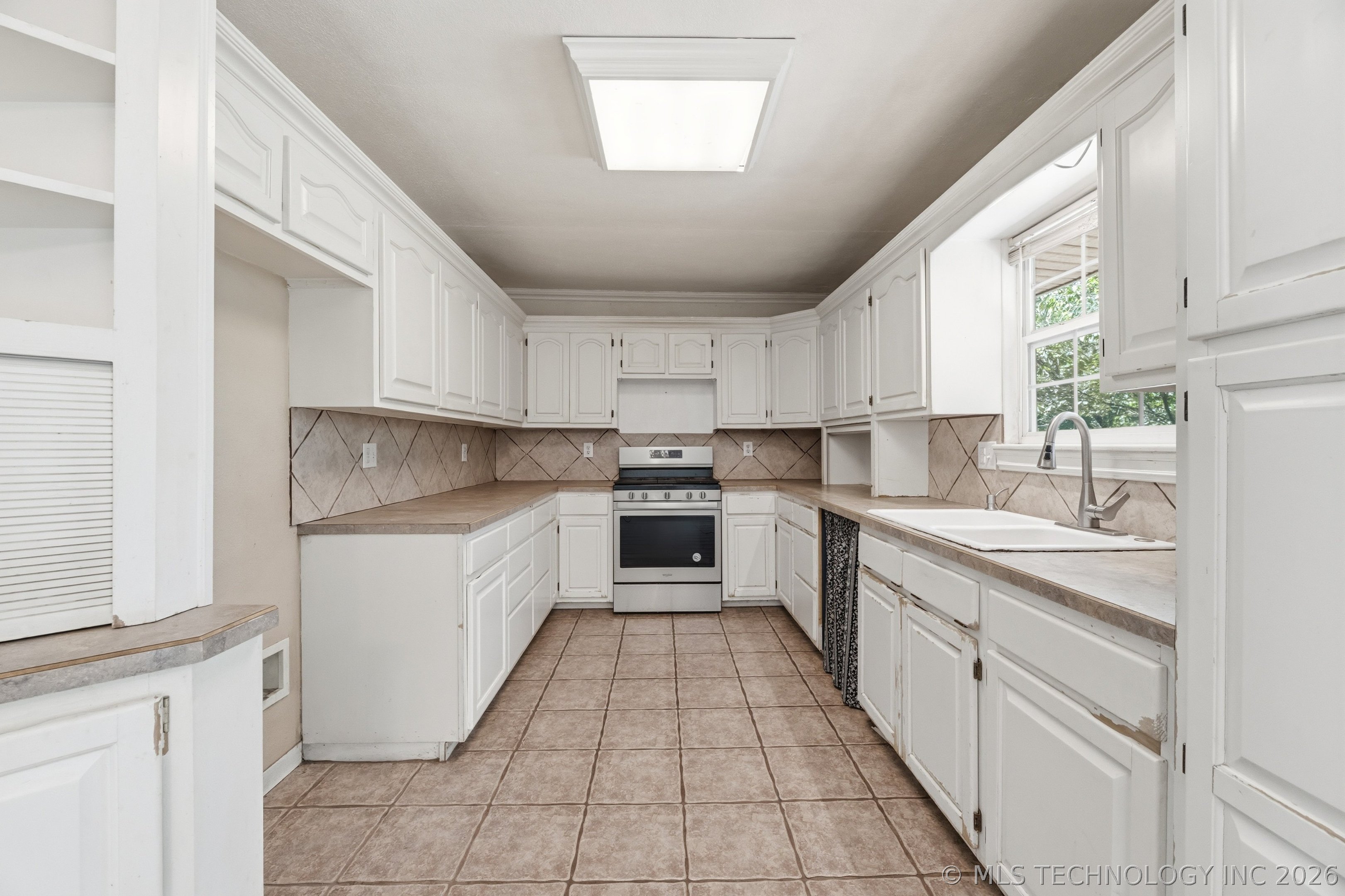 13685 E Crestview Drive Property Photo 9