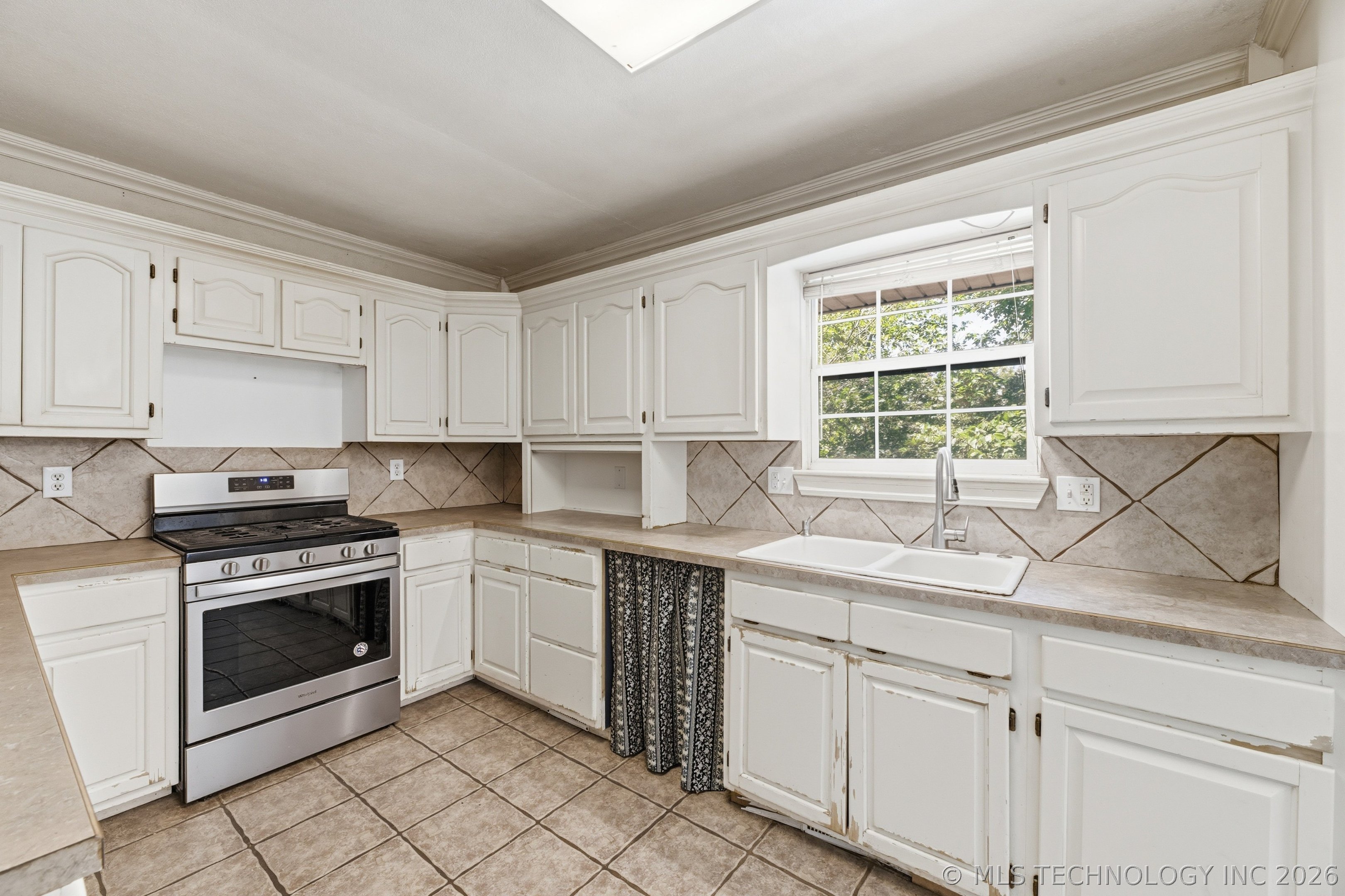 13685 E Crestview Drive Property Photo 10
