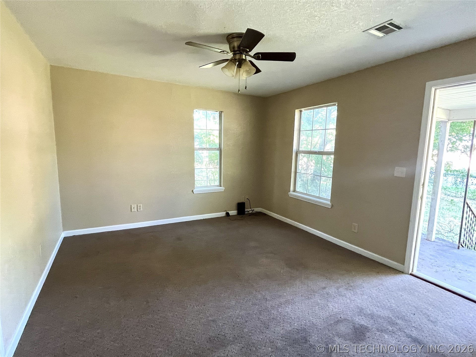 1121 D Street Se Property Photo 4