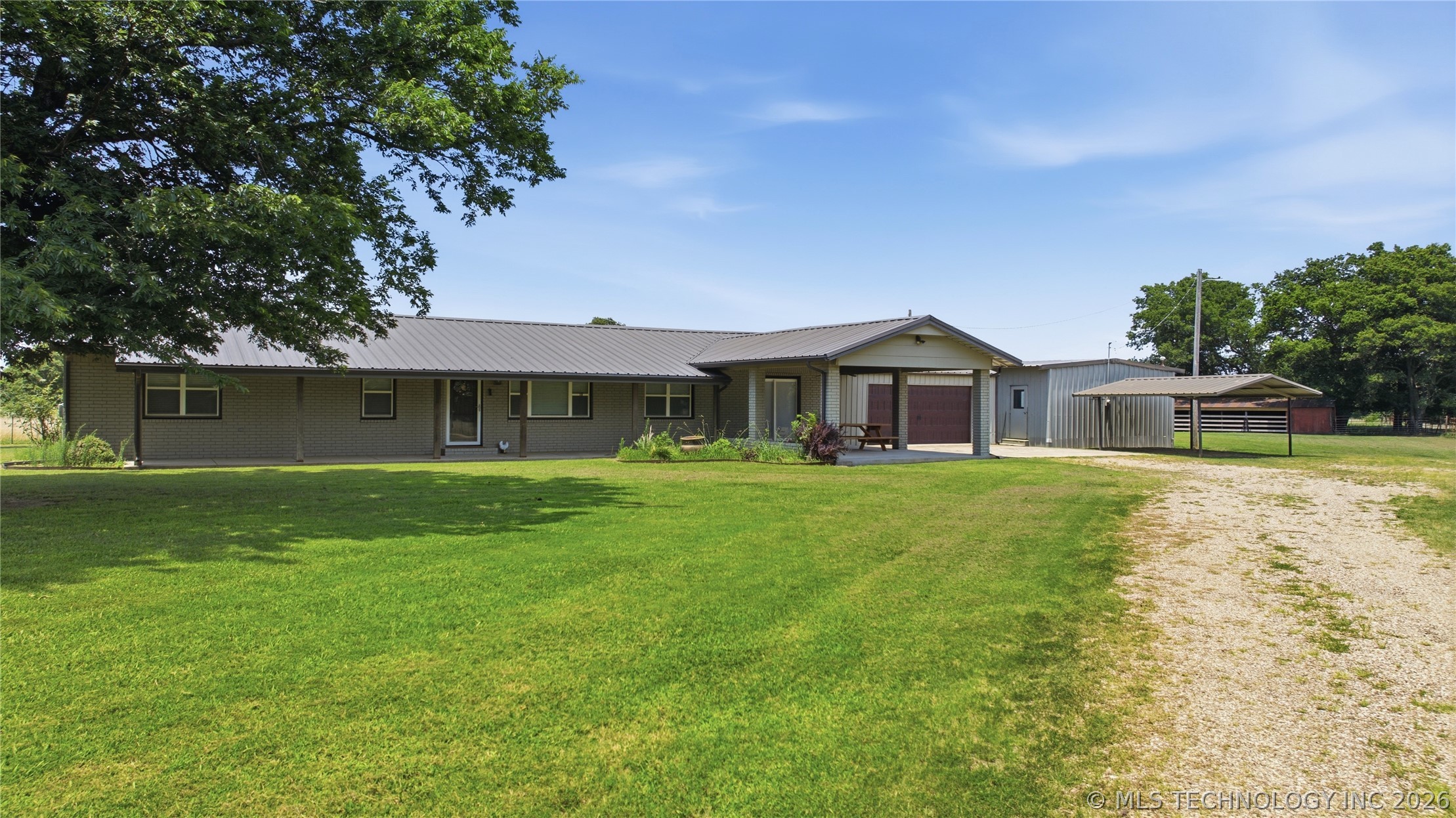 422985 E 1080 Road Property Photo 1