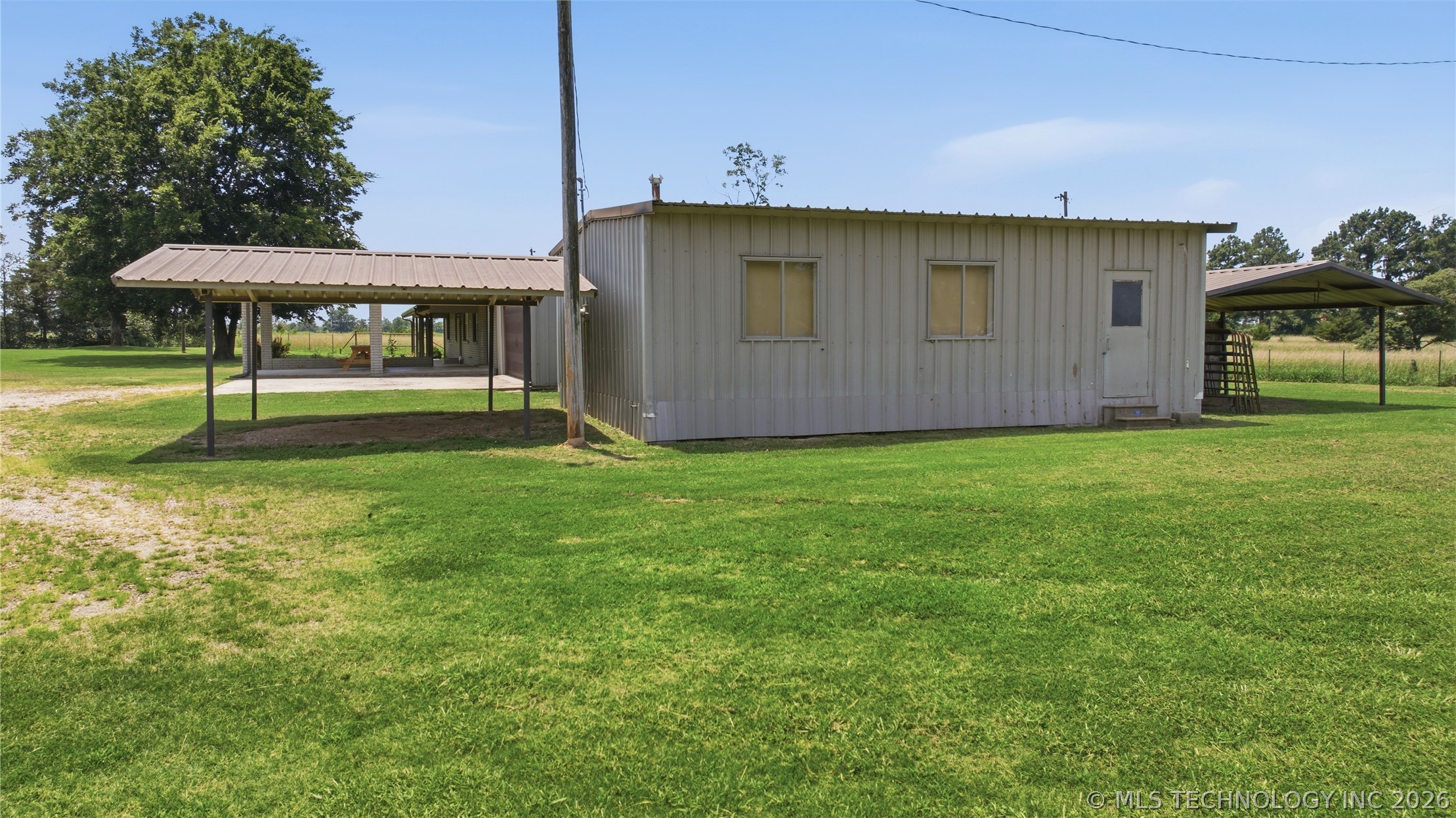 422985 E 1080 Road Property Photo 41