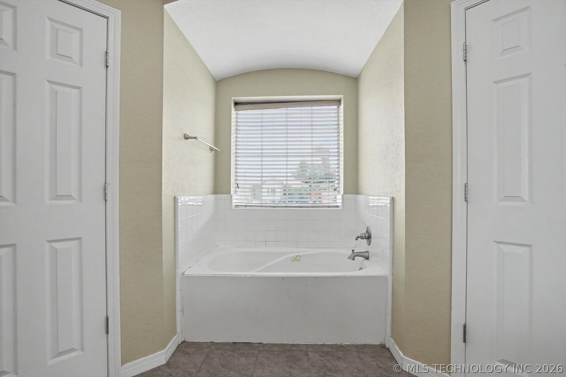 201 W Charleston Place Property Photo 15