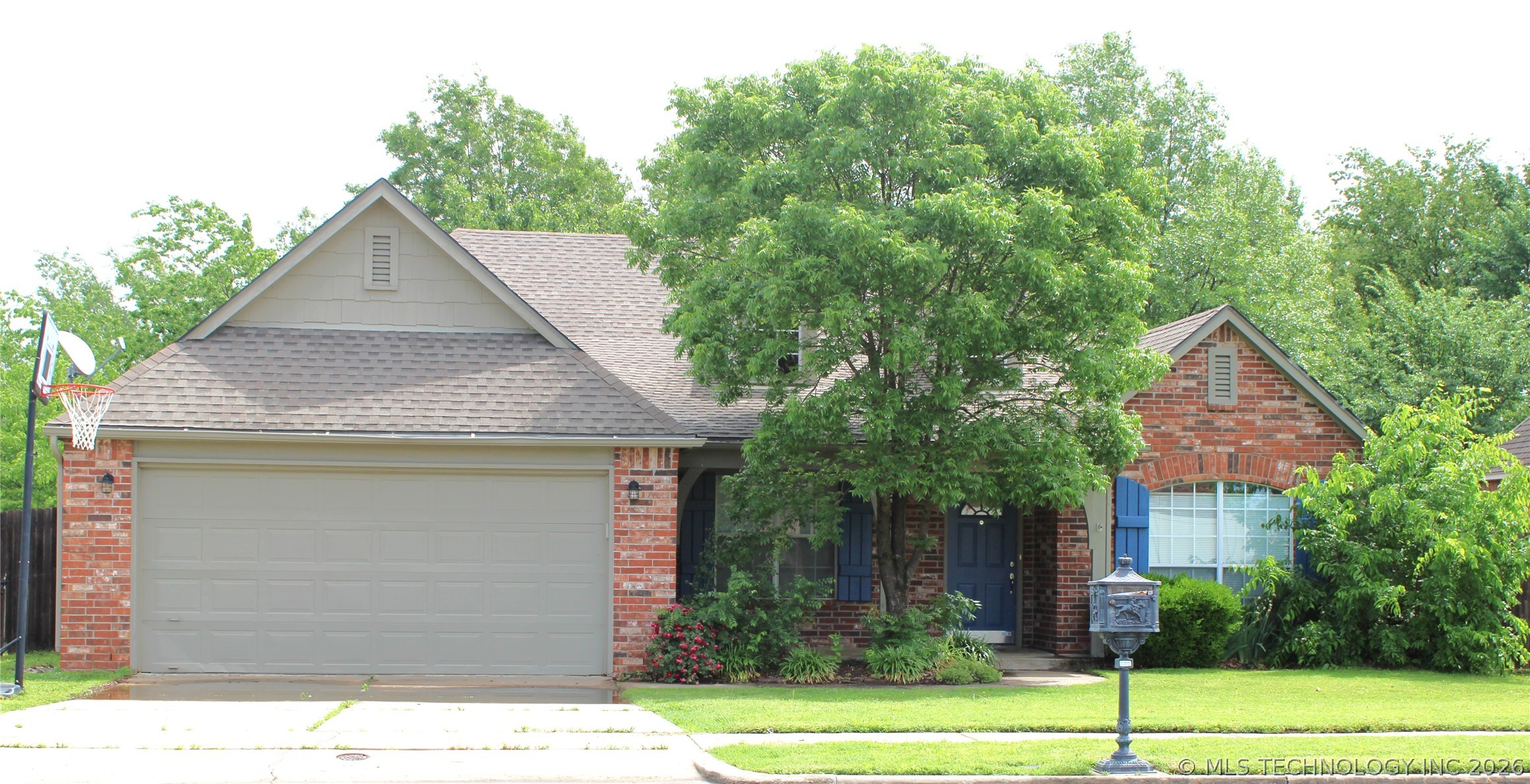 12007 S Cedar Avenue Property Photo 1