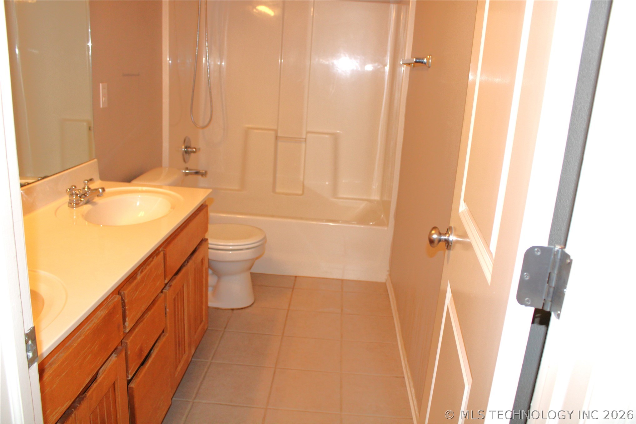 12007 S Cedar Avenue Property Photo 11