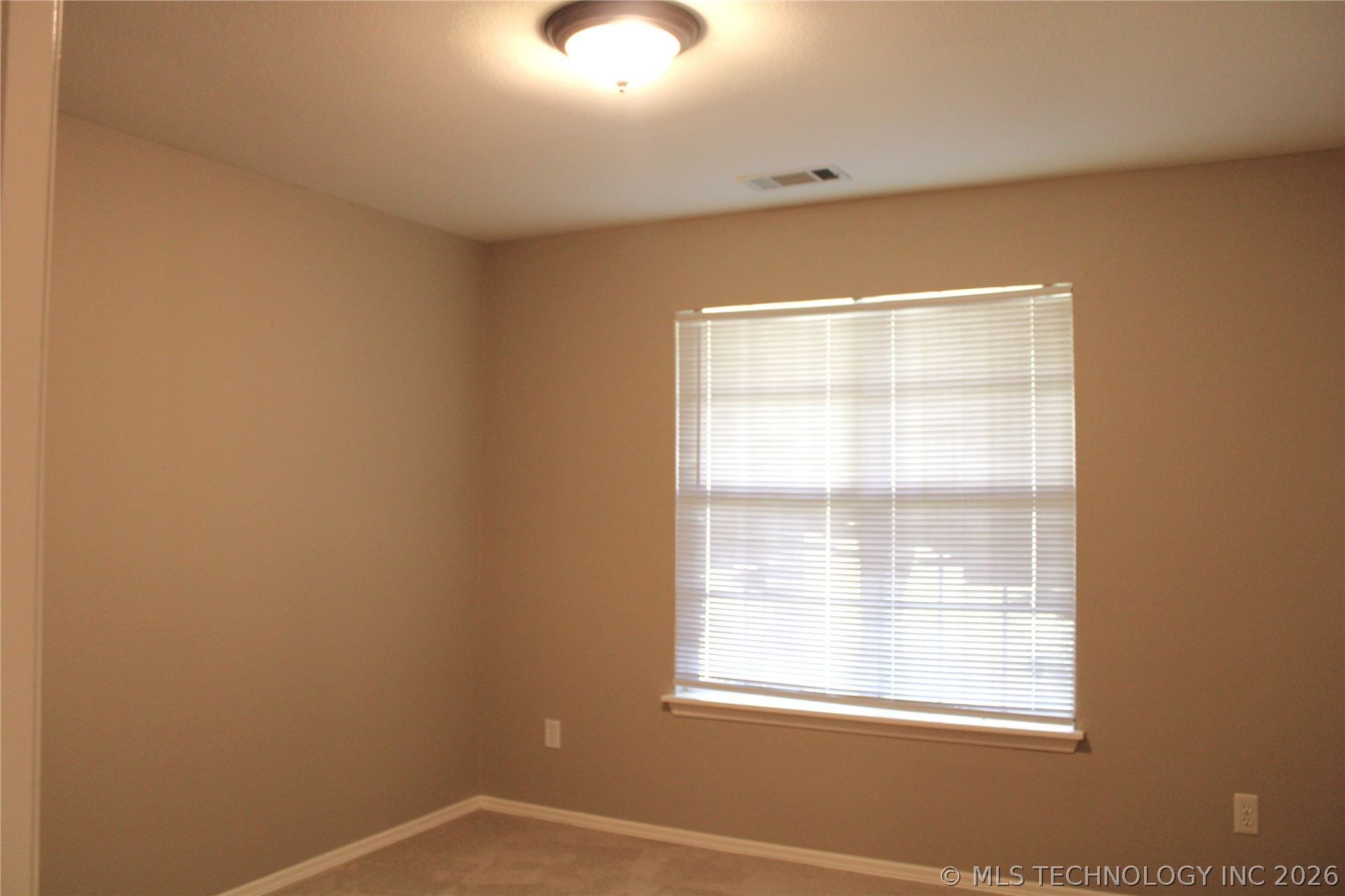 12007 S Cedar Avenue Property Photo 12