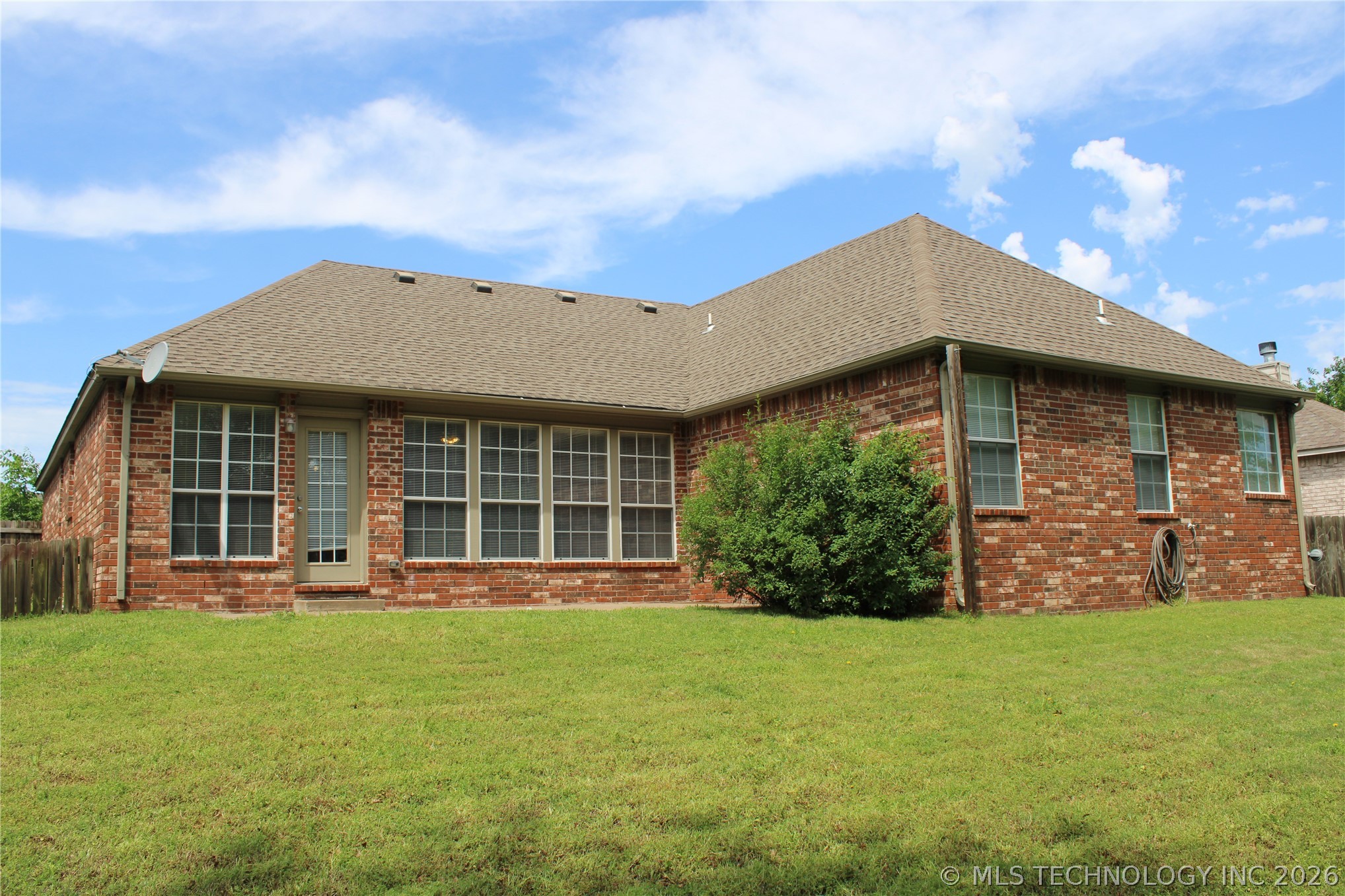 12007 S Cedar Avenue Property Photo 15