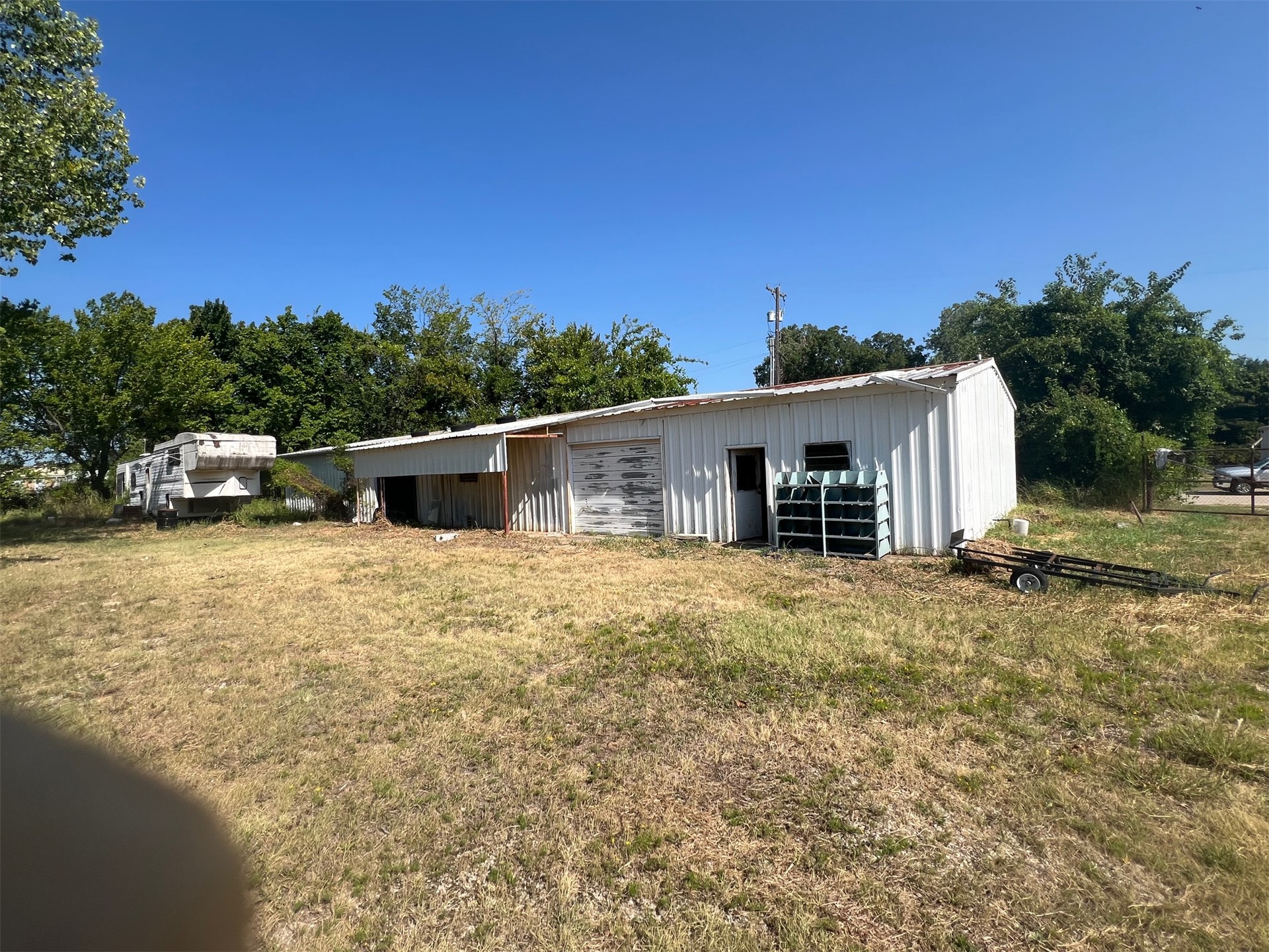 211 E 6th Street Property Photo 2