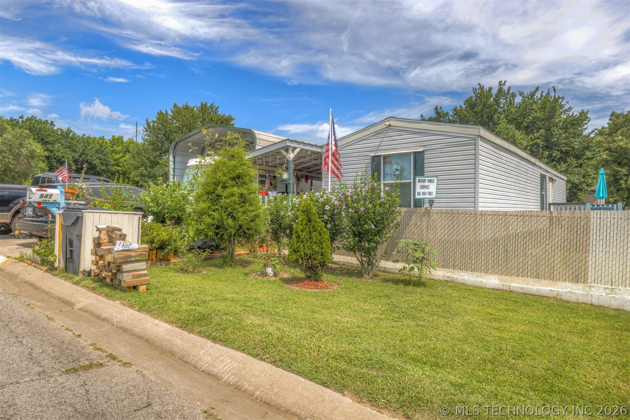 941 W 139th Place