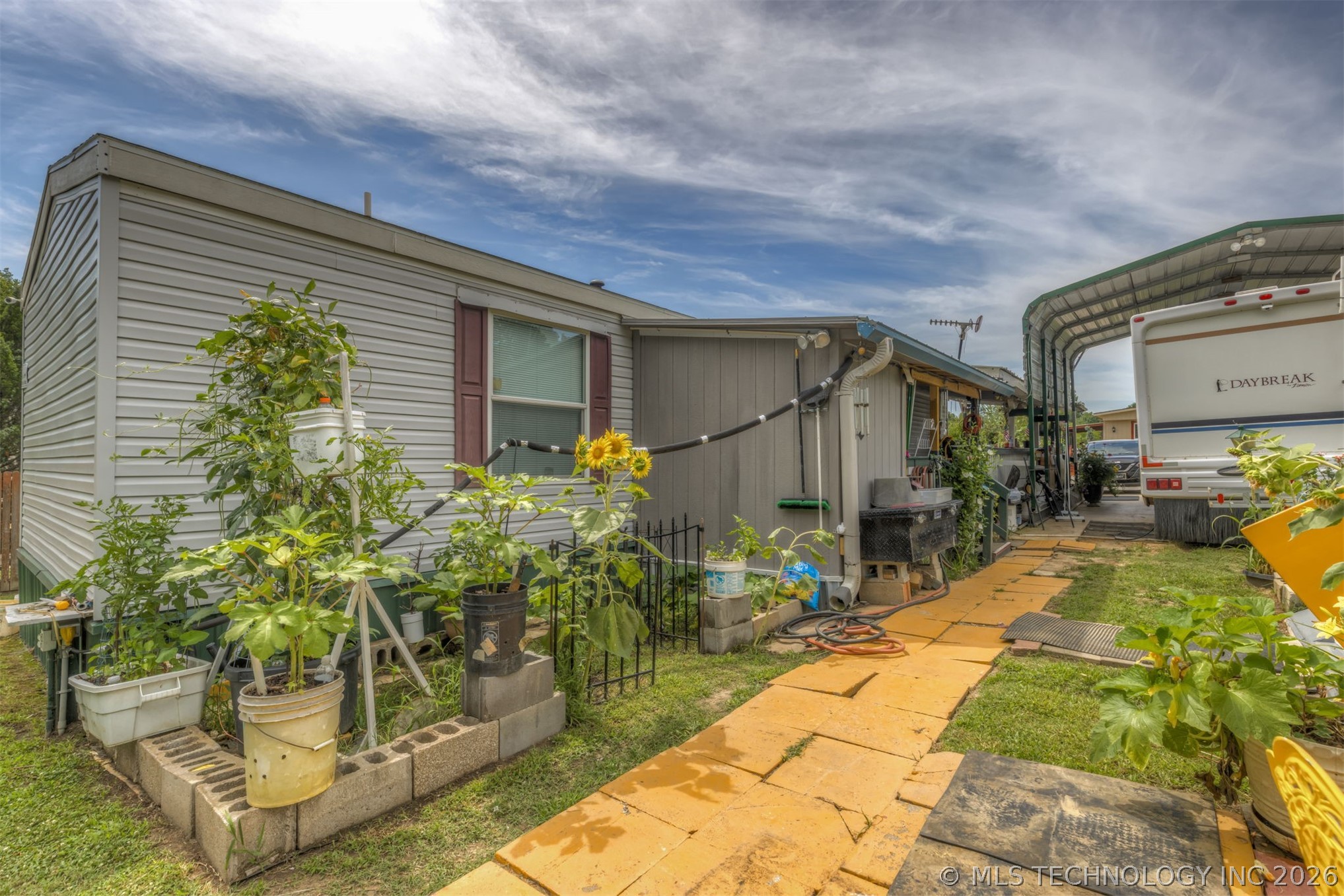 941 W 139th Place Property Photo 3