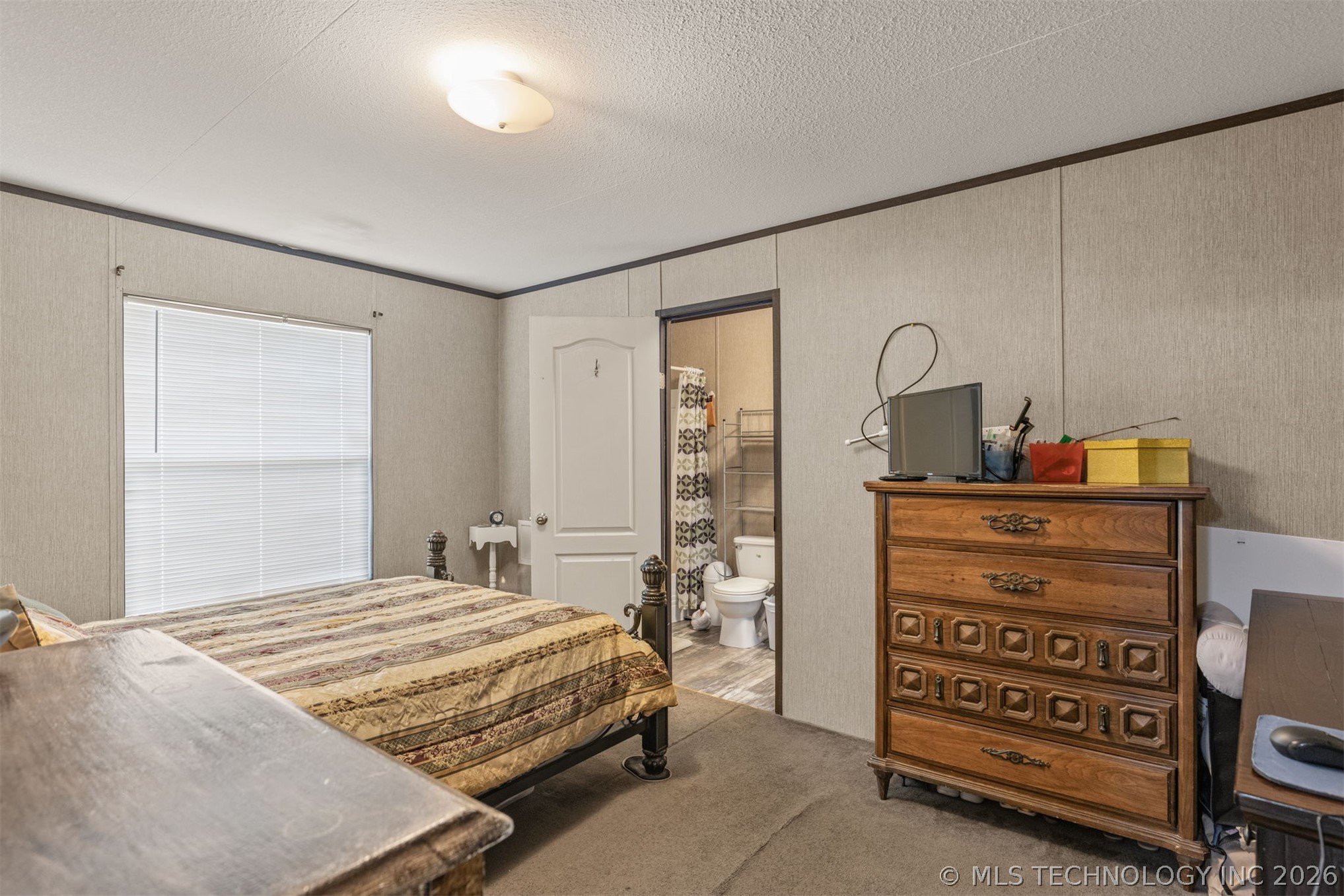 941 W 139th Place Property Photo 13