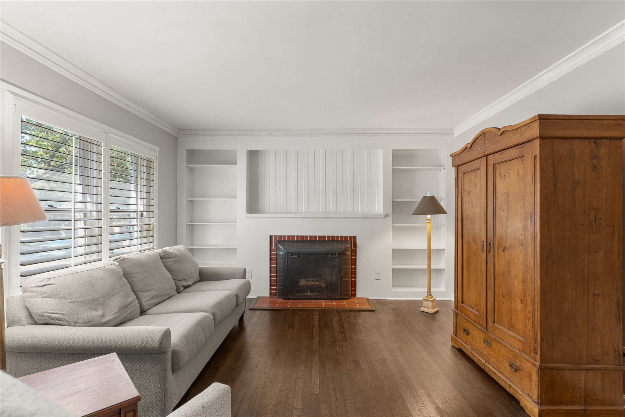 2617 E 18th Street Property Photo 5
