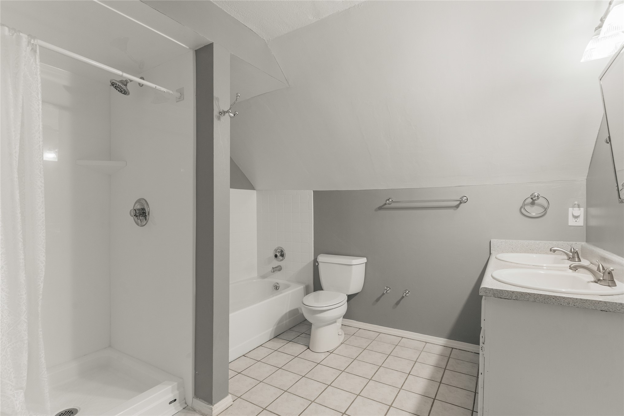2617 E 18th Street Property Photo 27