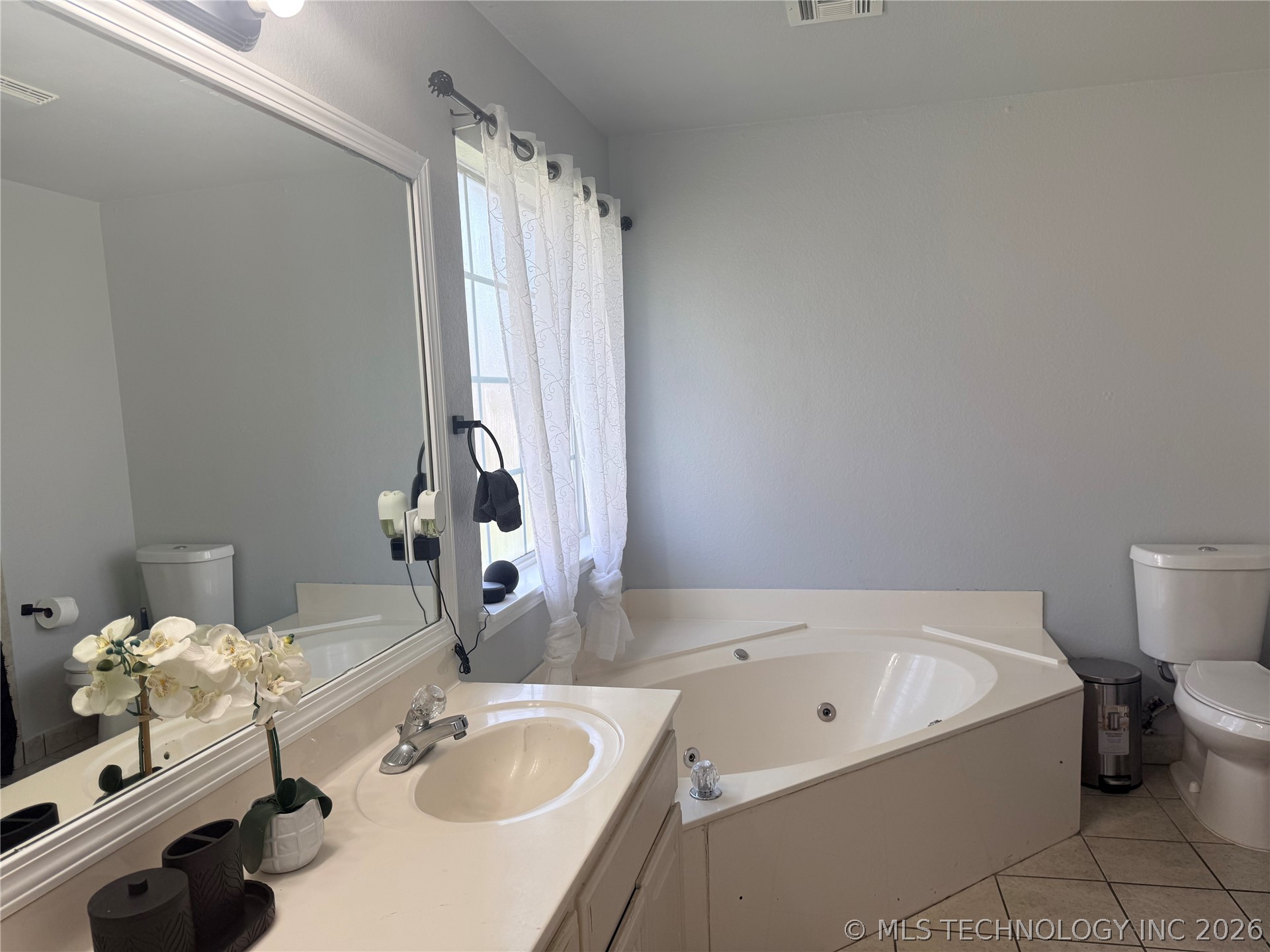 19709 E 39th Street S Property Photo 12
