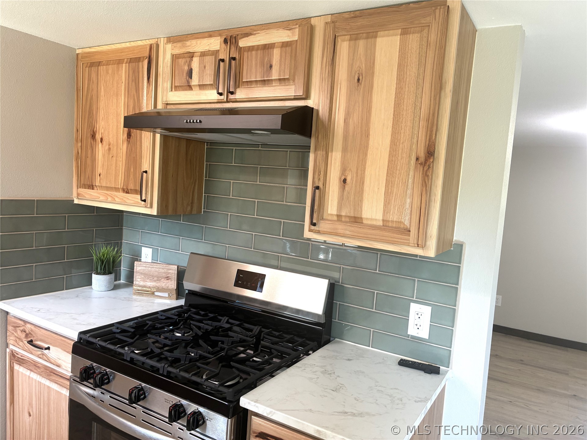 701 N Kemp Street Property Photo 4
