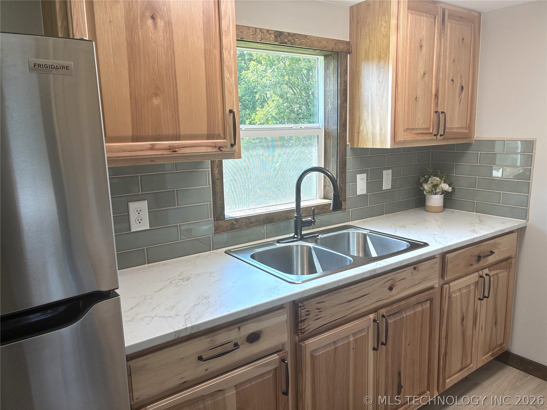 701 N Kemp Street Property Photo 5