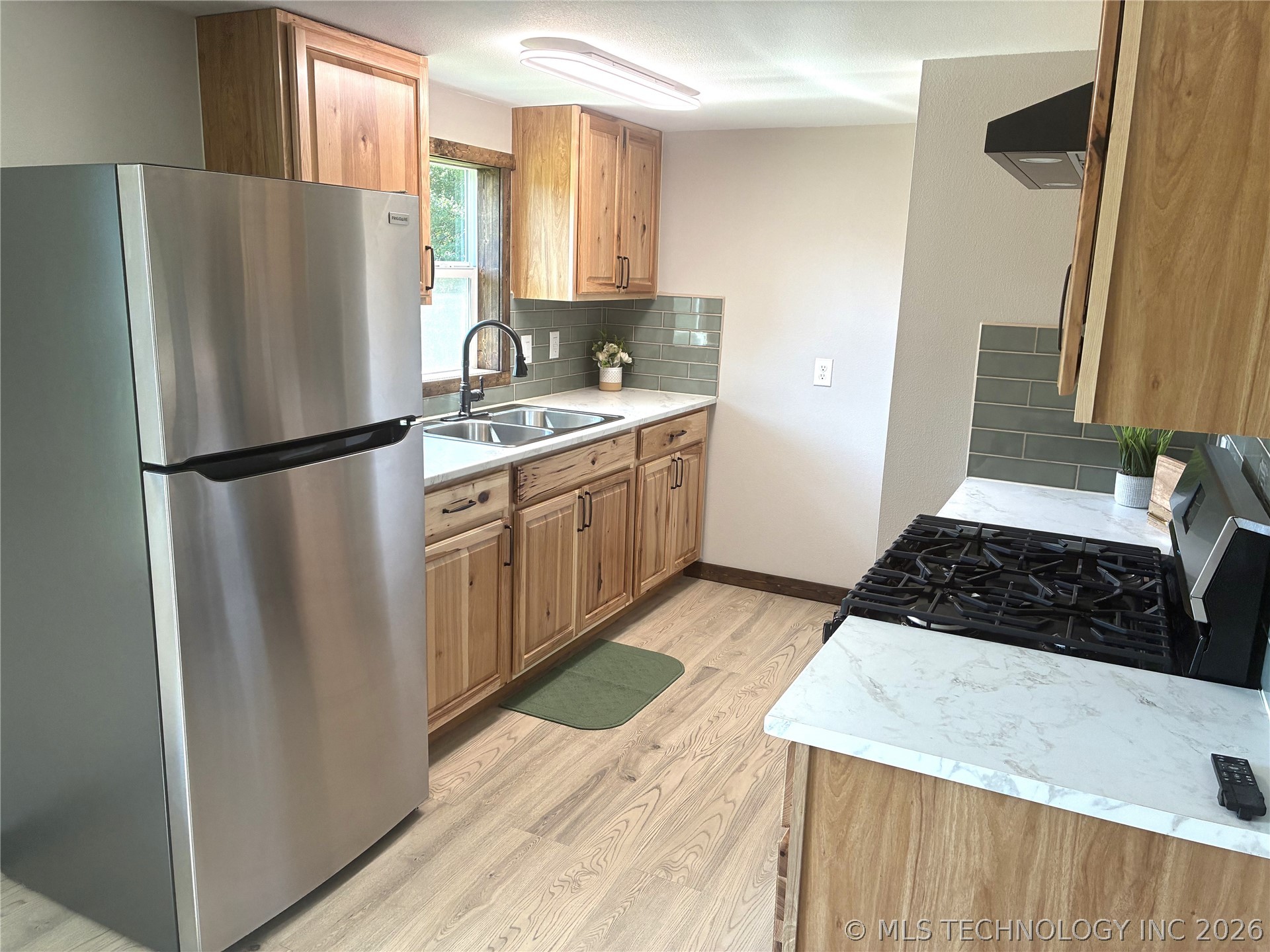 701 N Kemp Street Property Photo 6