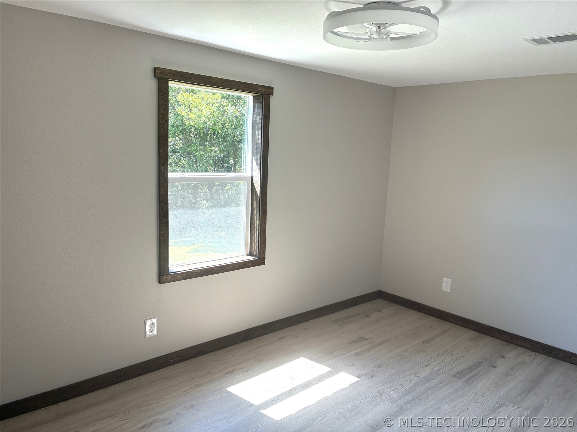 701 N Kemp Street Property Photo 18