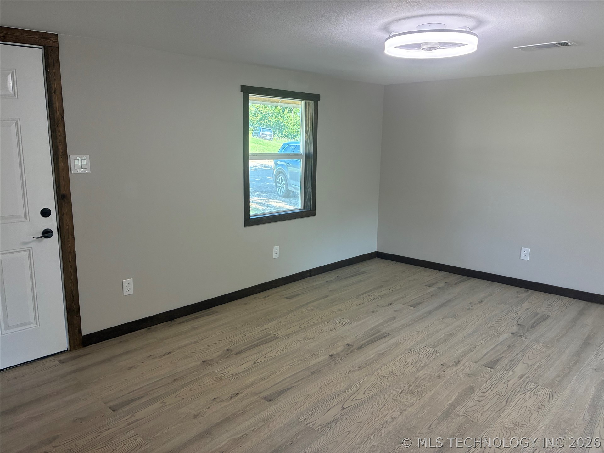 701 N Kemp Street Property Photo 19
