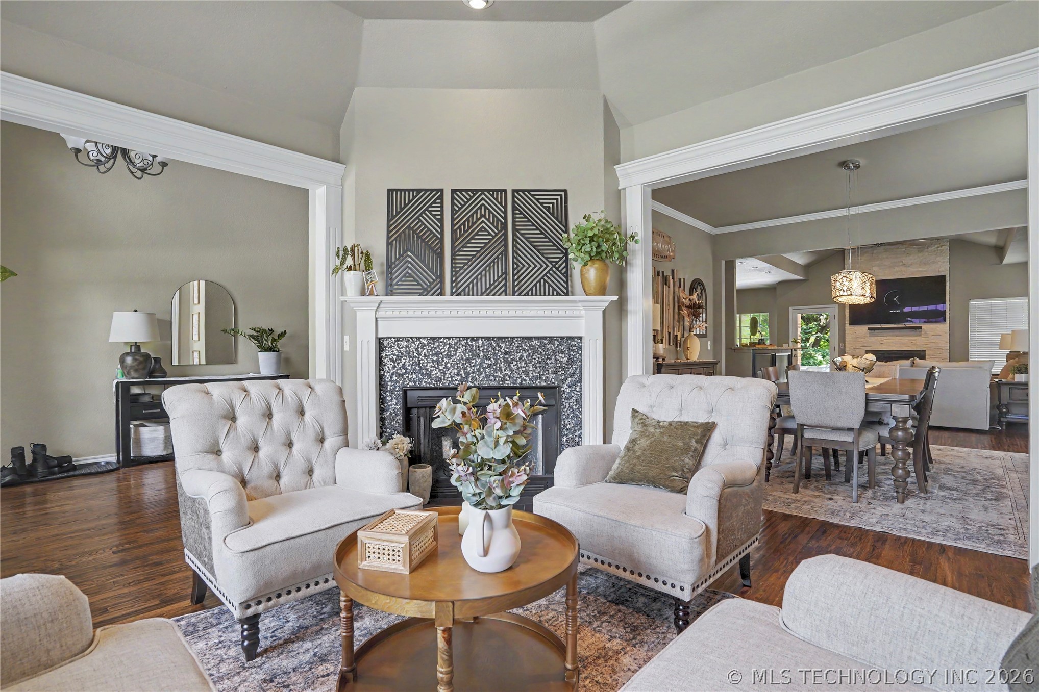 107 S Yellowood Avenue Property Photo 6