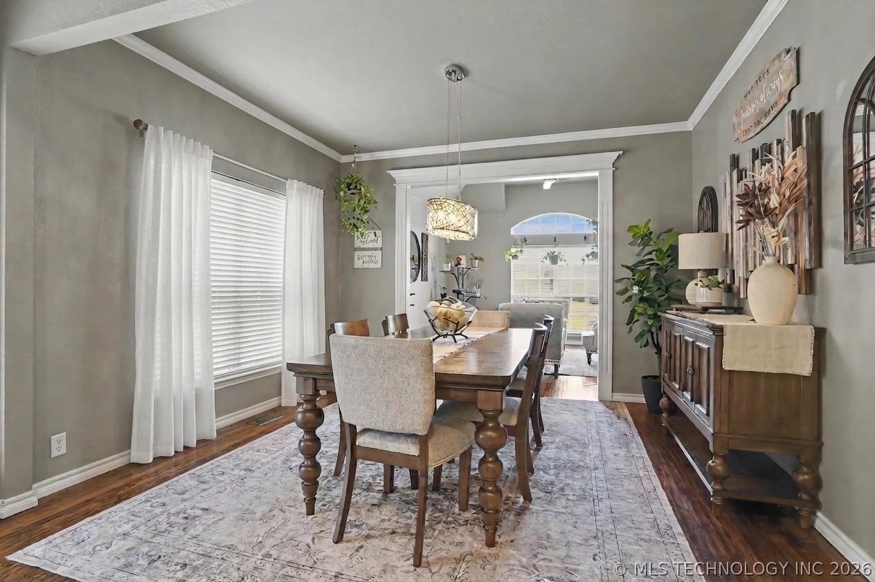 107 S Yellowood Avenue Property Photo 8