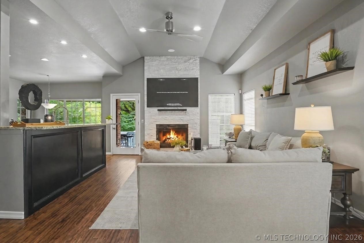 107 S Yellowood Avenue Property Photo 12