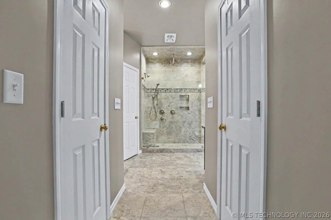 107 S Yellowood Avenue Property Photo 17