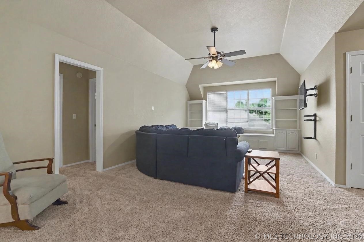 107 S Yellowood Avenue Property Photo 22