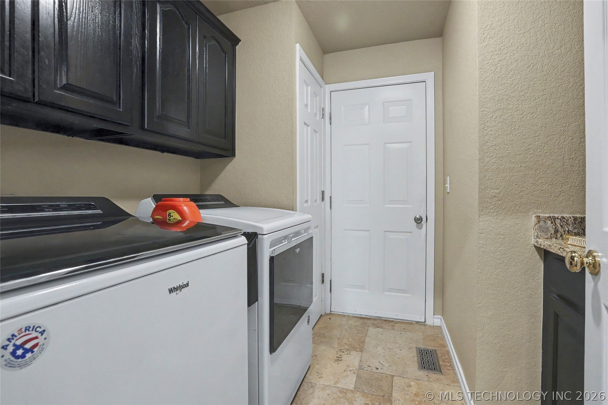 107 S Yellowood Avenue Property Photo 37