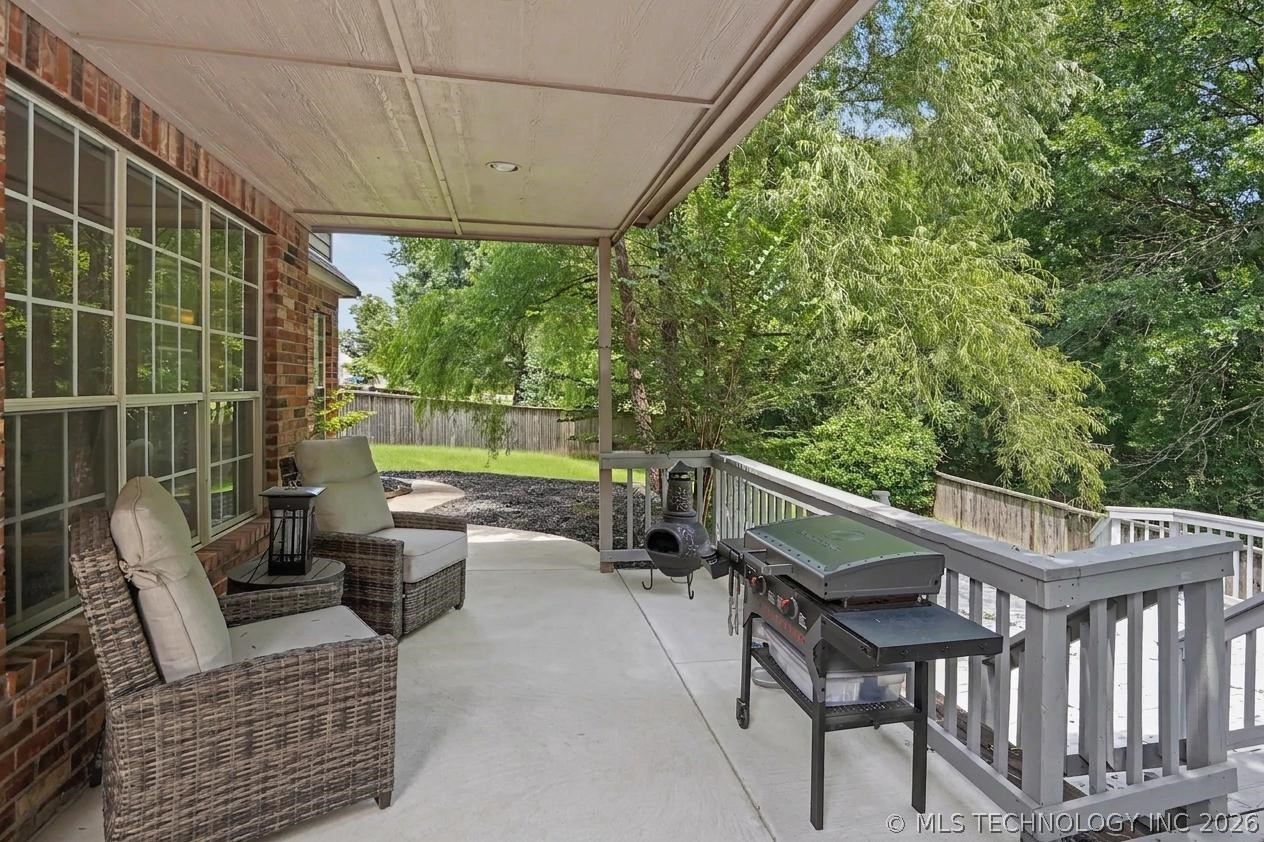 107 S Yellowood Avenue Property Photo 38