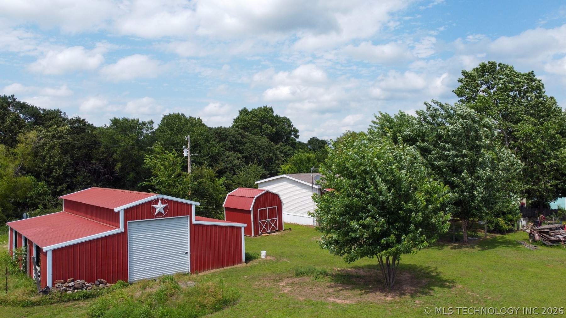 369084 E 960 Road Property Photo 2