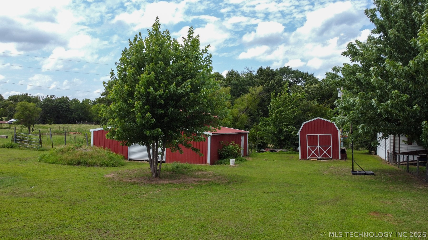369084 E 960 Road Property Photo 3