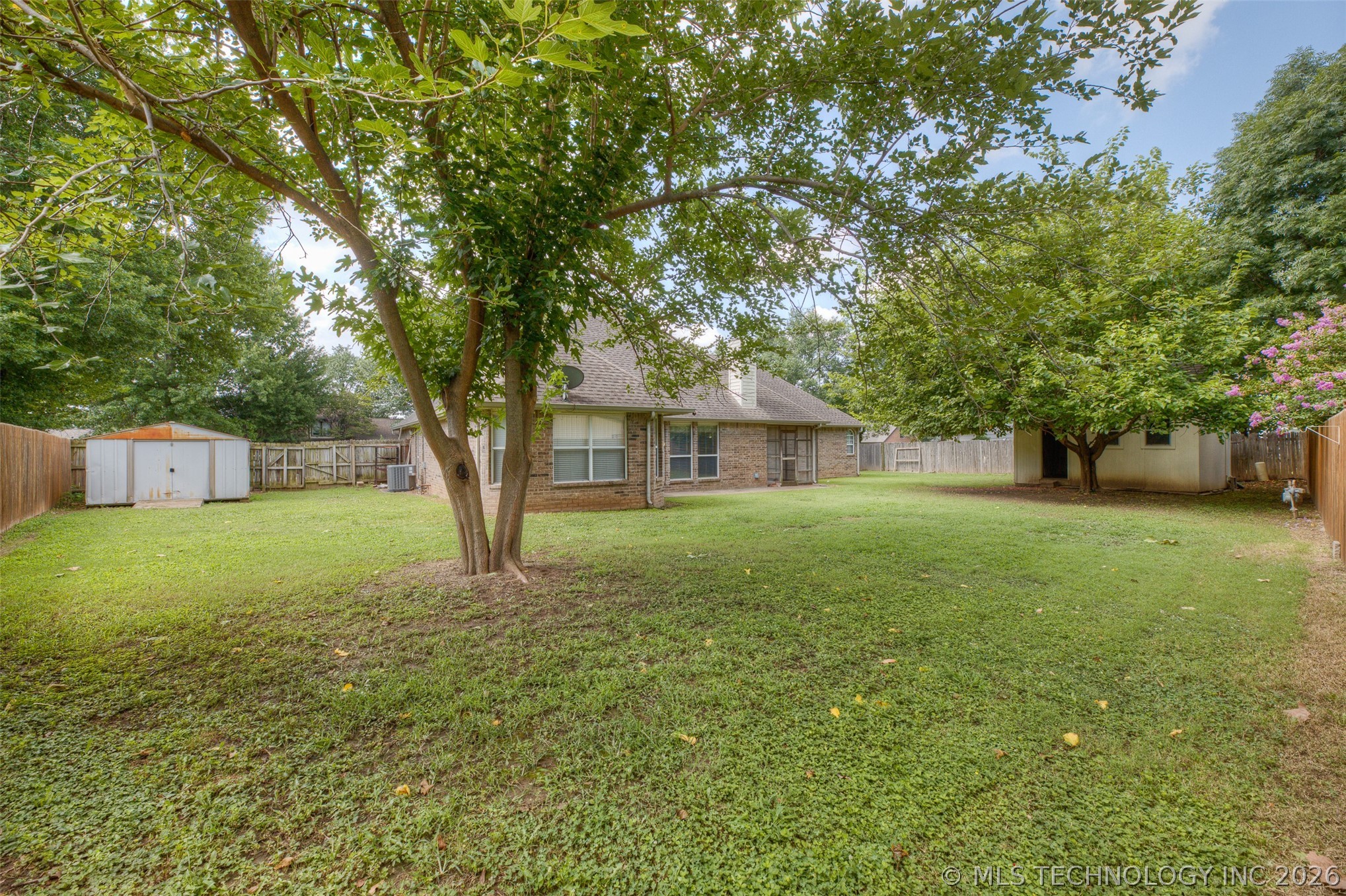 725 W 98th Street Property Photo 4