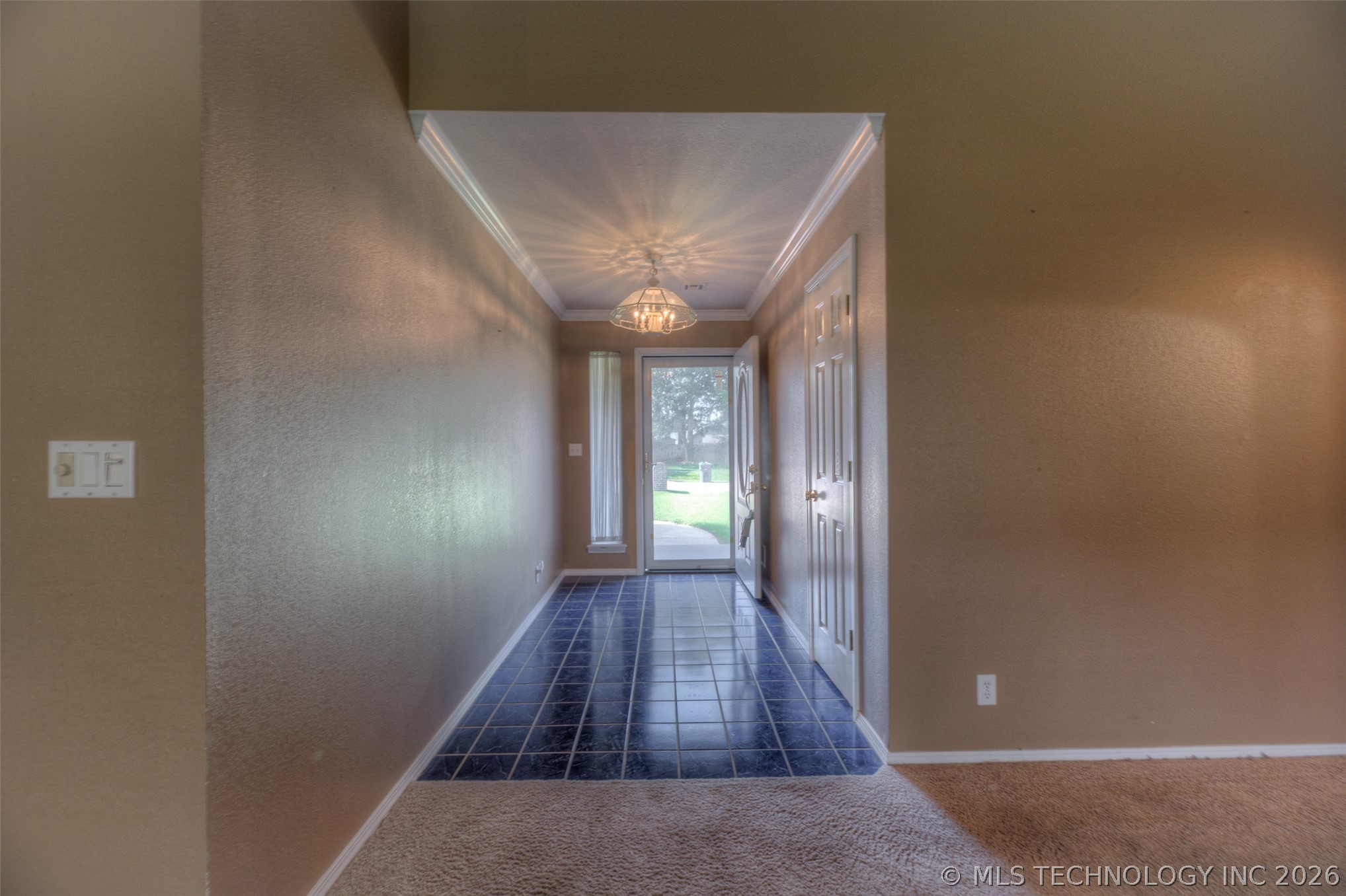 725 W 98th Street Property Photo 5