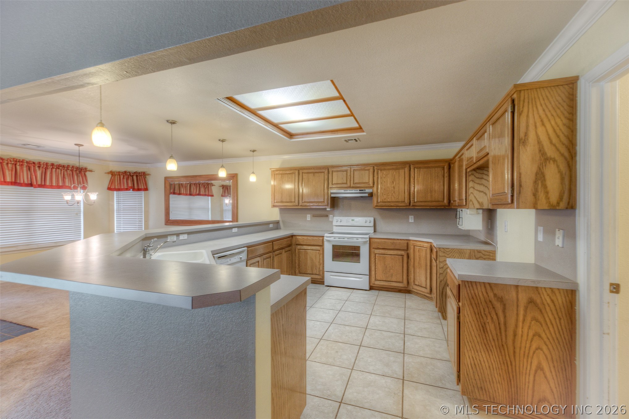 725 W 98th Street Property Photo 6