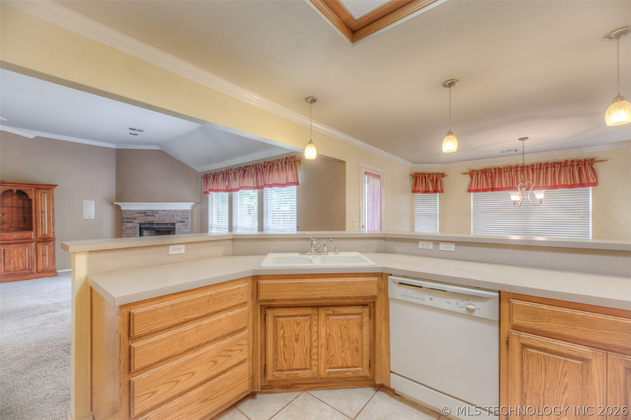 725 W 98th Street Property Photo 10