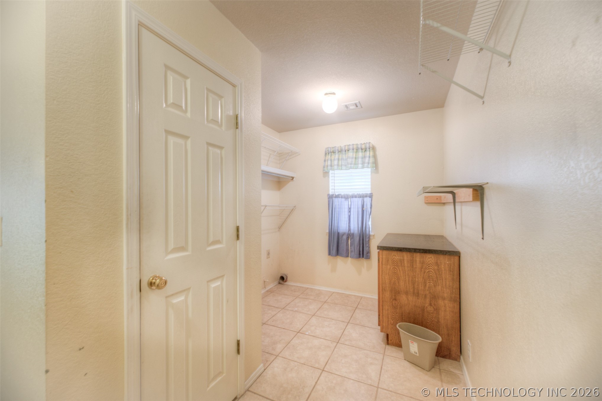 725 W 98th Street Property Photo 13