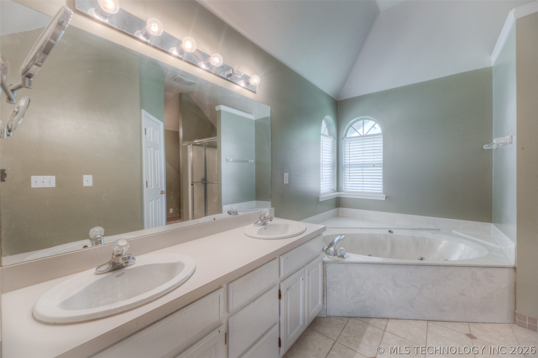725 W 98th Street Property Photo 18