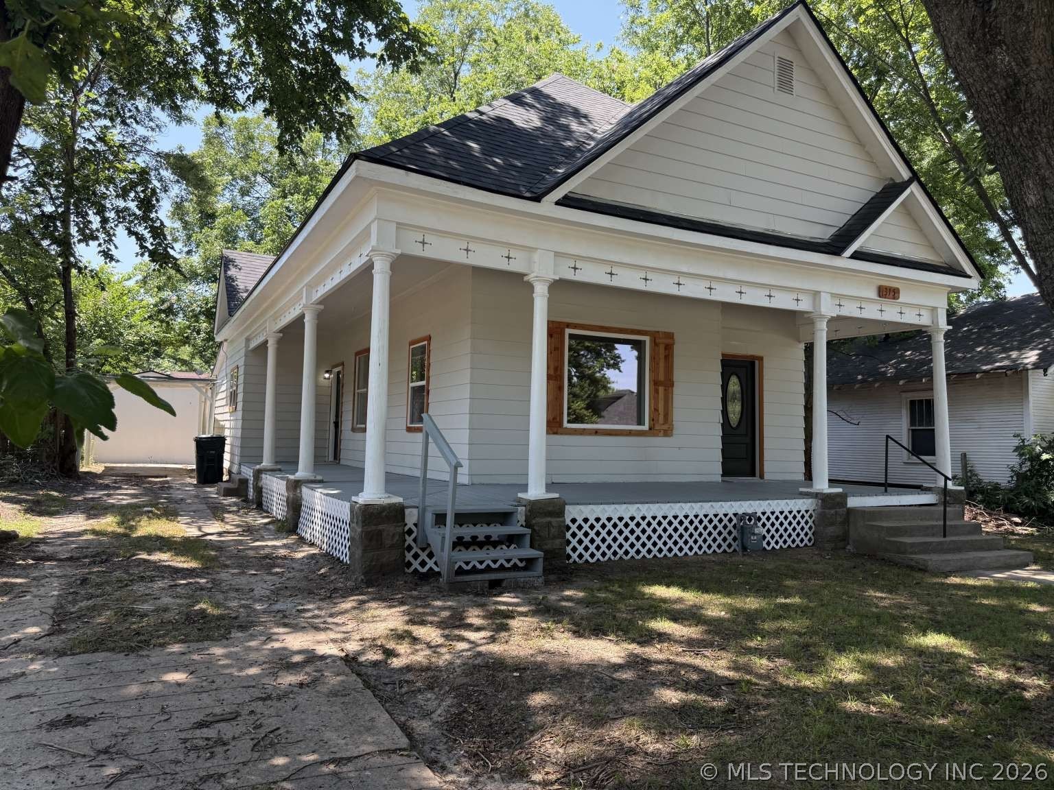 315 Lawrence Property Photo 4