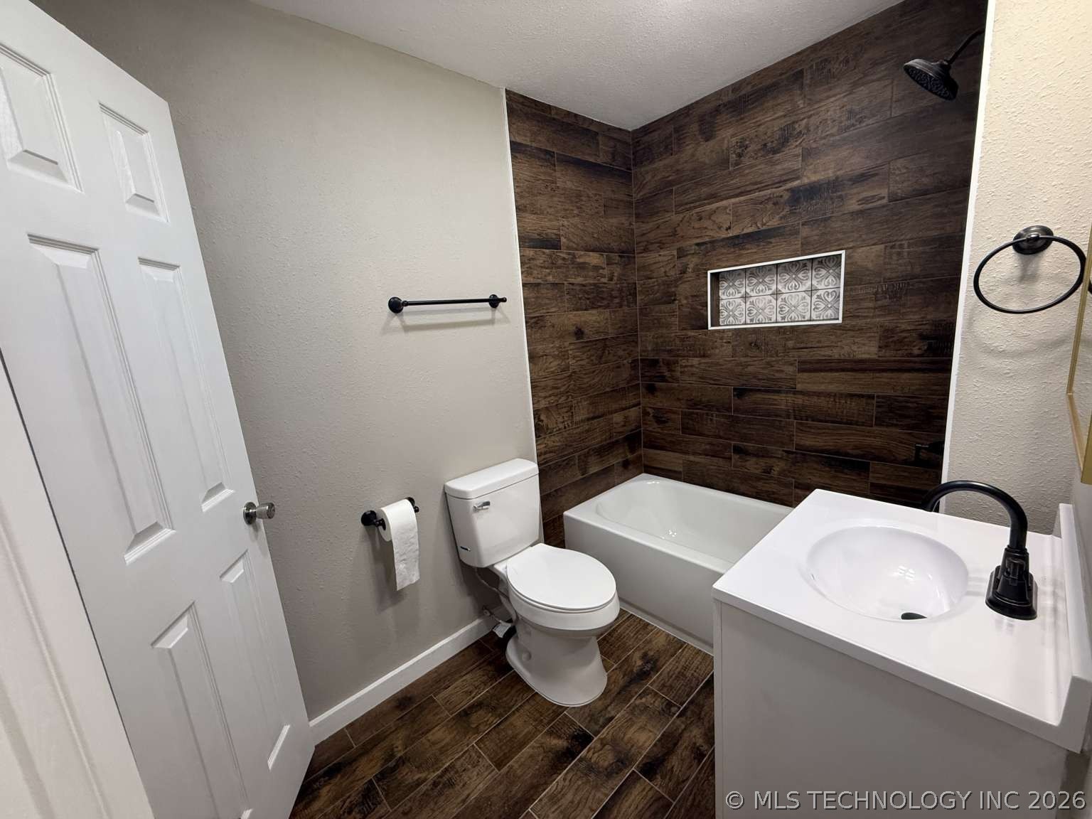 315 Lawrence Property Photo 25
