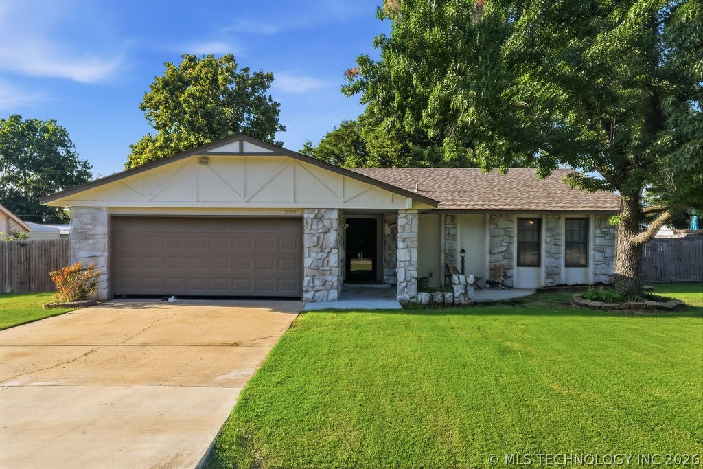 17509 E 78th Street N Property Photo 1