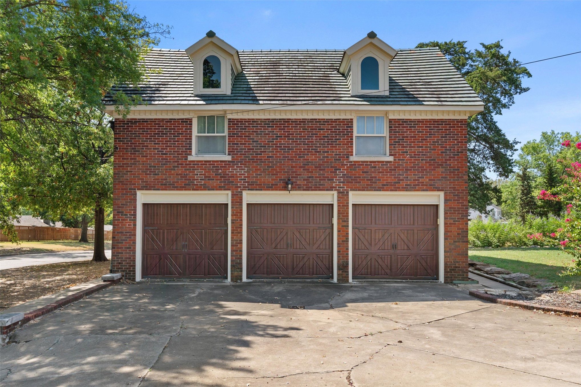 535 E 14th Street Property Photo 57