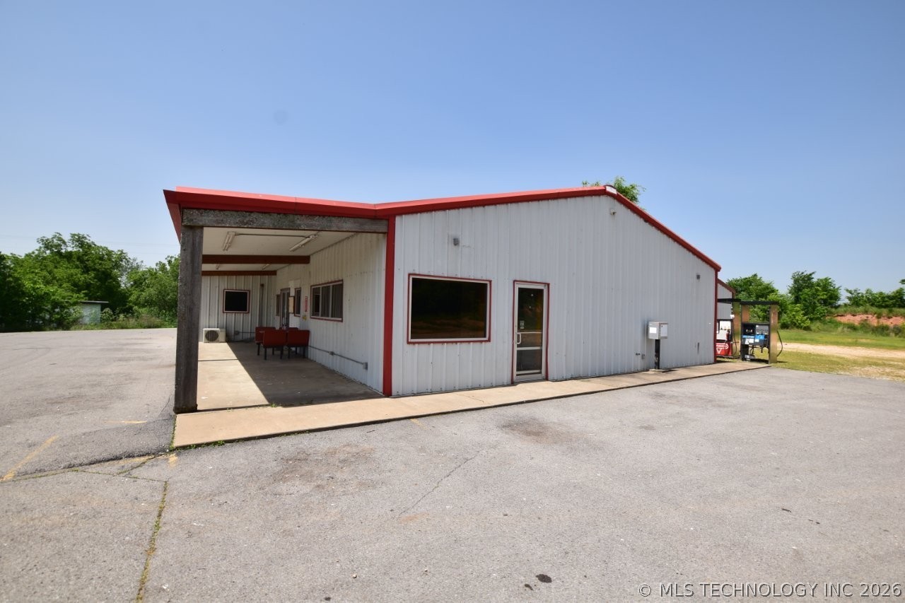 75174 Hwy 59 Property Photo 1