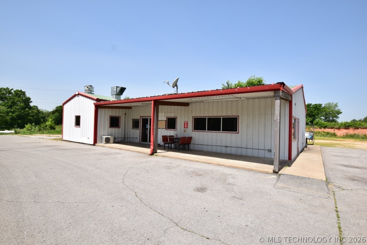 75174 Hwy 59 Property Photo 3