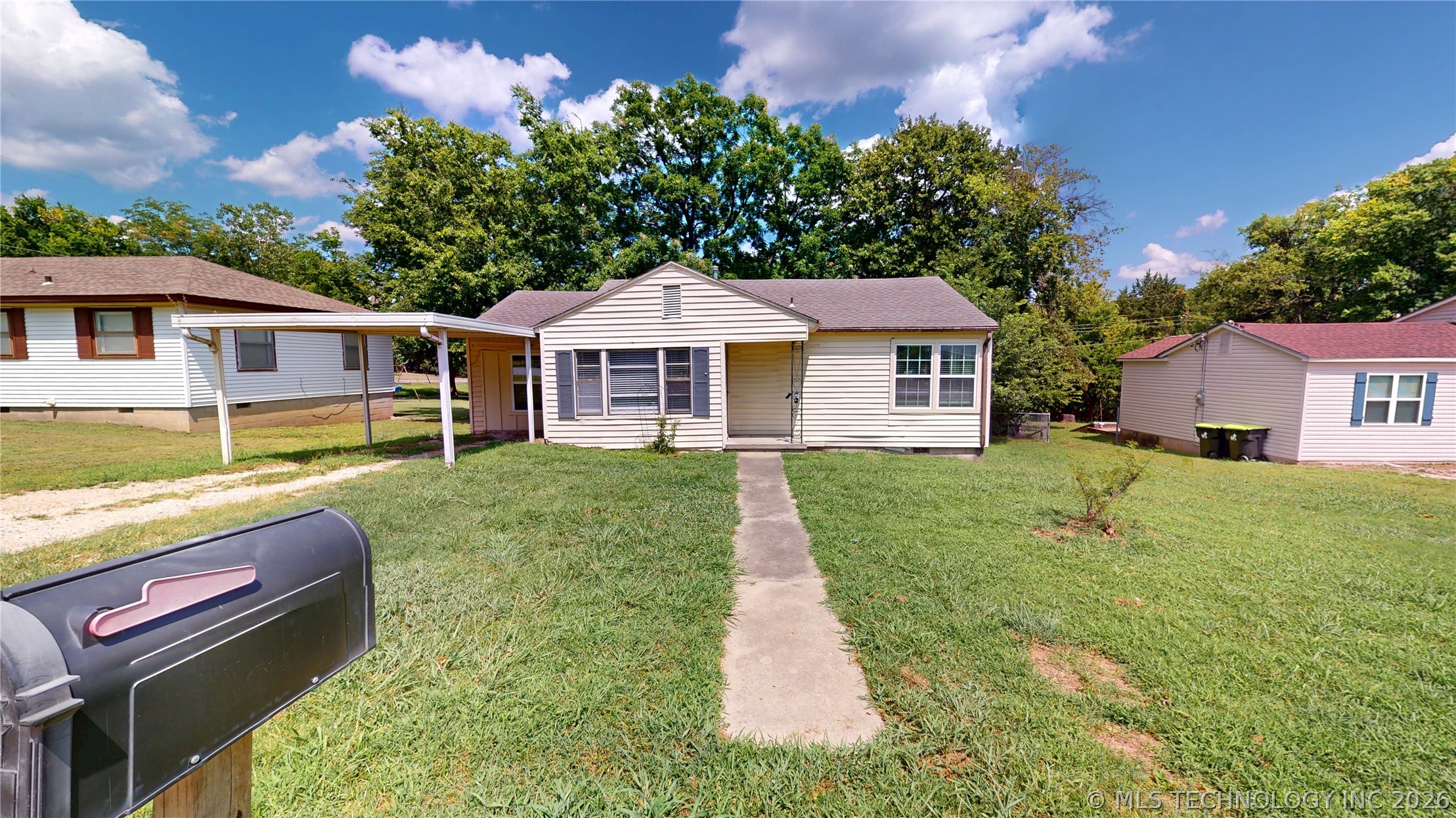1002 S Highland Property Photo 4