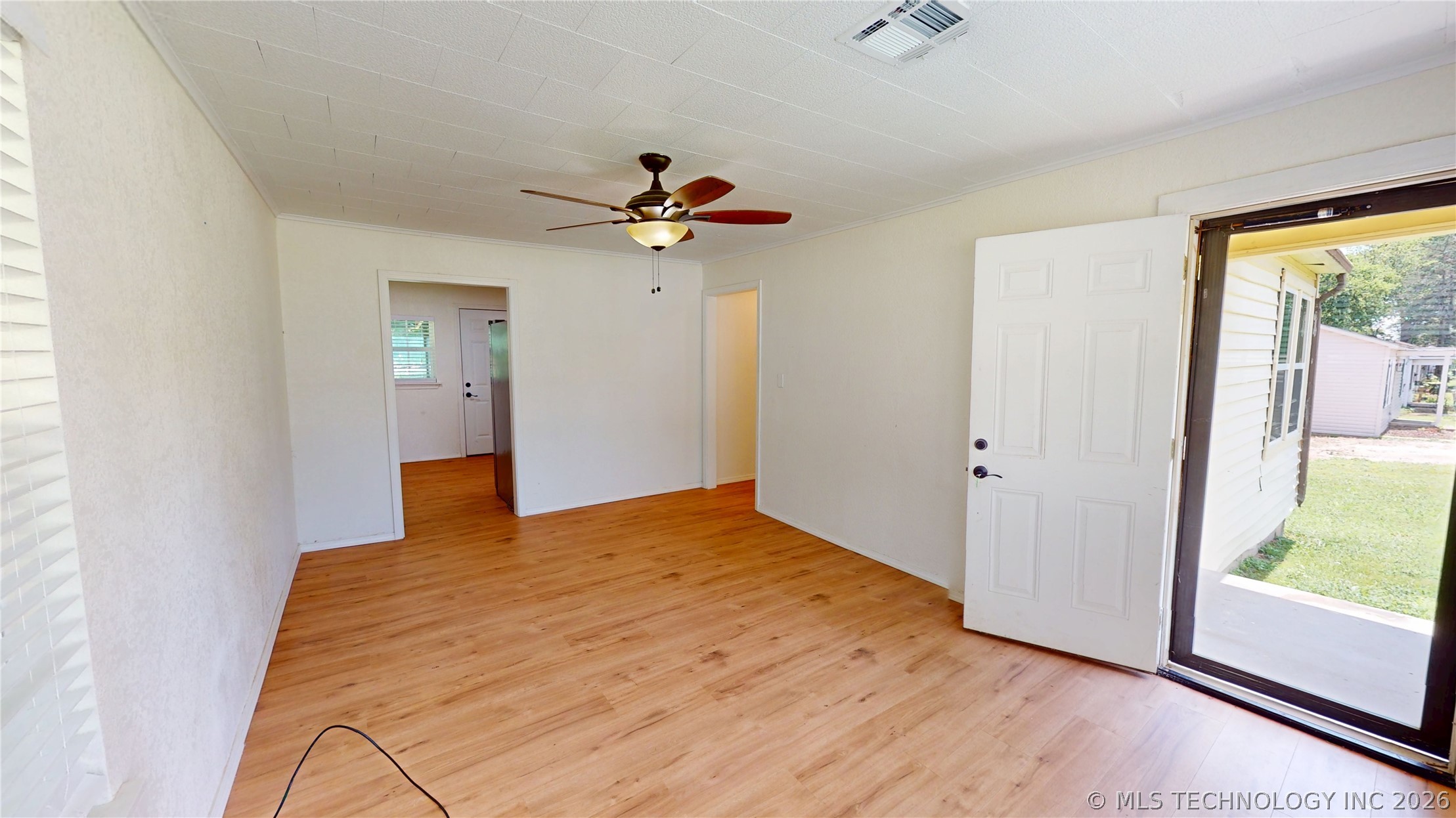 1002 S Highland Property Photo 6