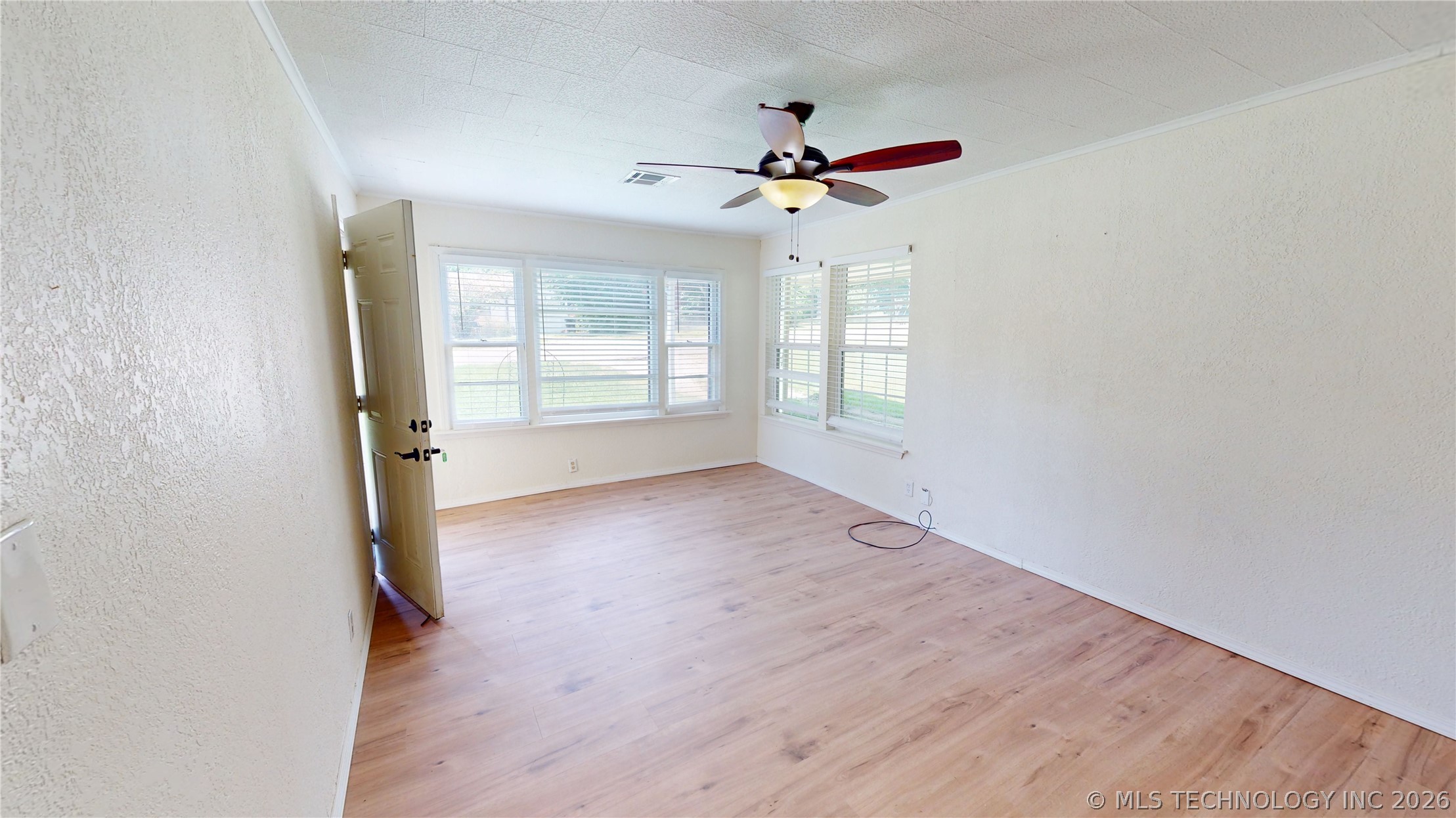 1002 S Highland Property Photo 8