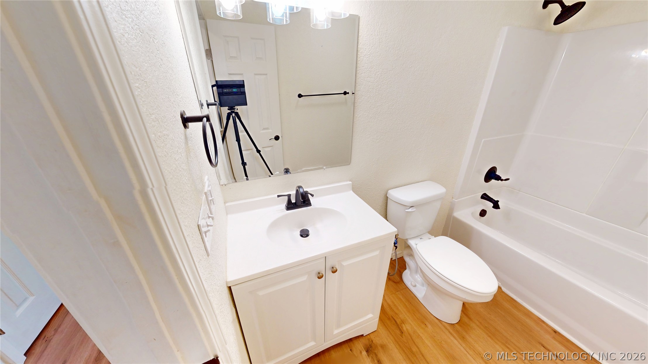 1002 S Highland Property Photo 10