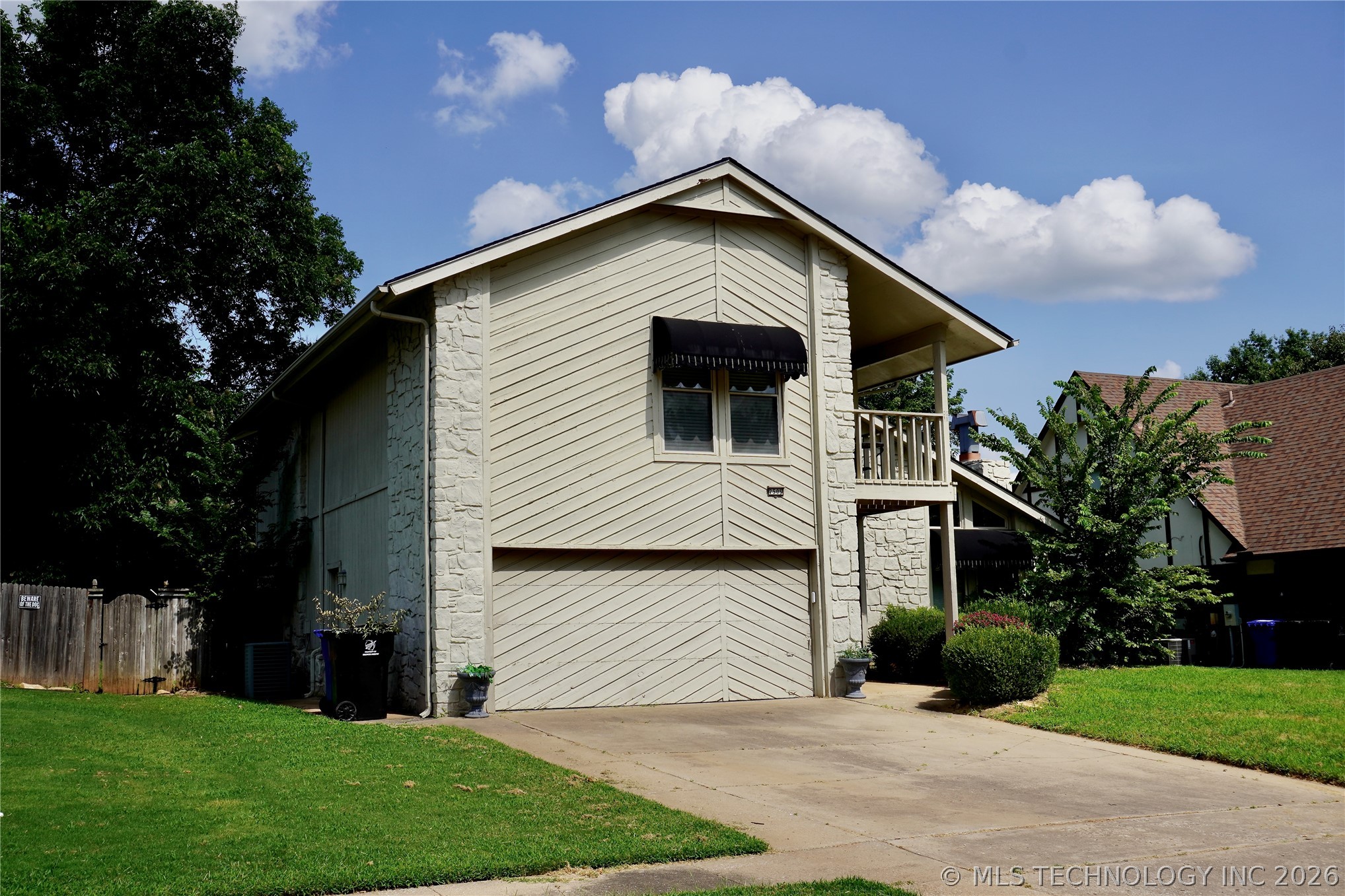 7505 S Gum Avenue Property Photo 2