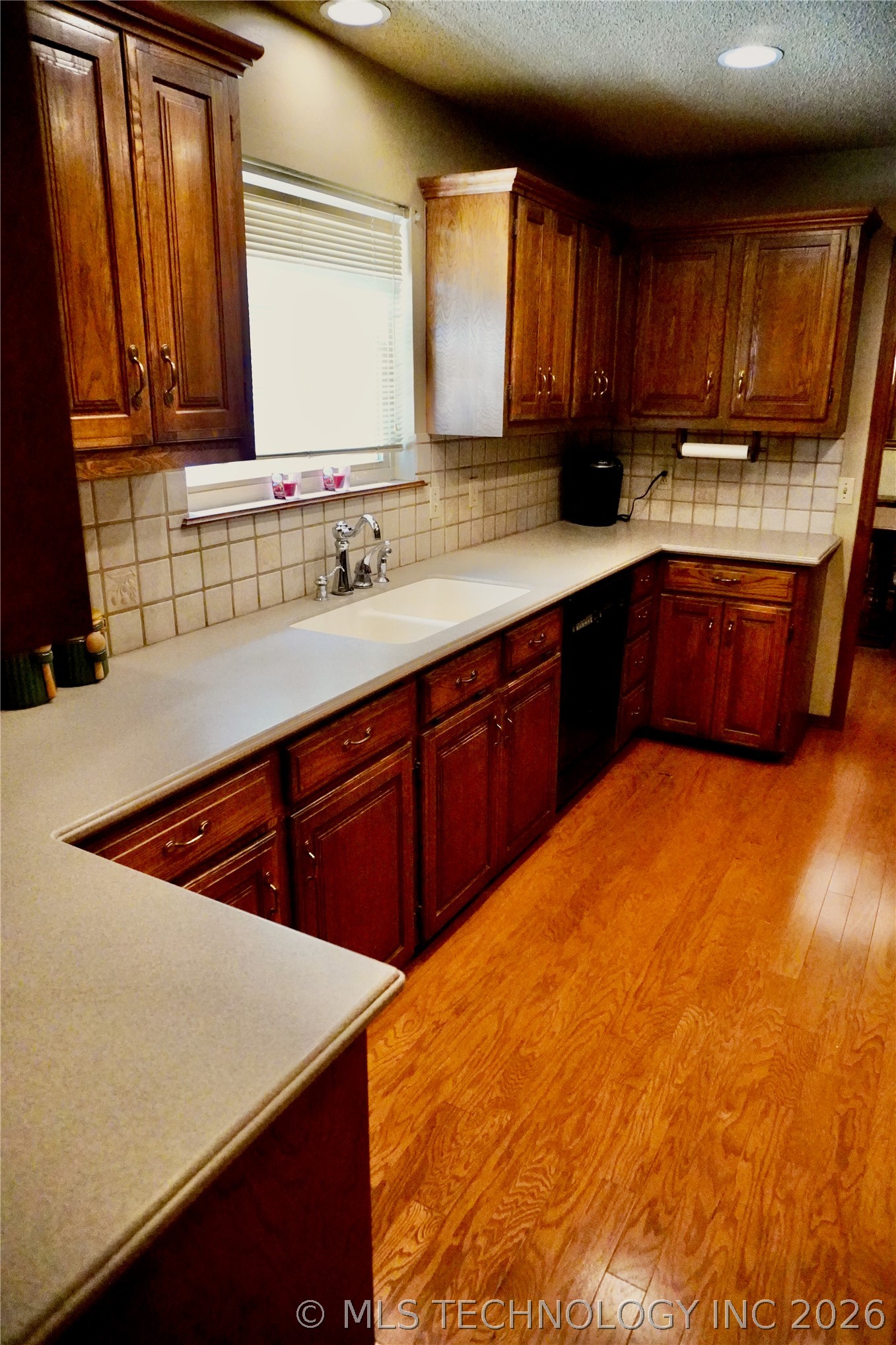 7505 S Gum Avenue Property Photo 15